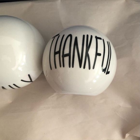 2 Ivory ceramic farmhouse tabletop paper weight decor Love Family Thankful new - Picture 6 of 15